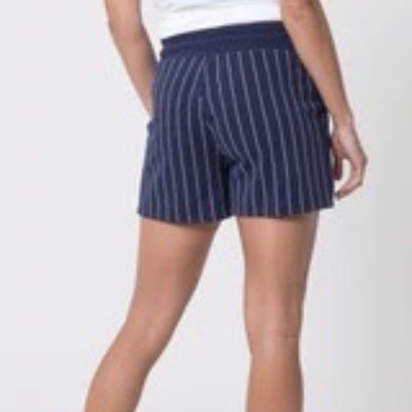 Ladies MPG Spirit Pinstripe Short - EUC - Picture 2 of 6